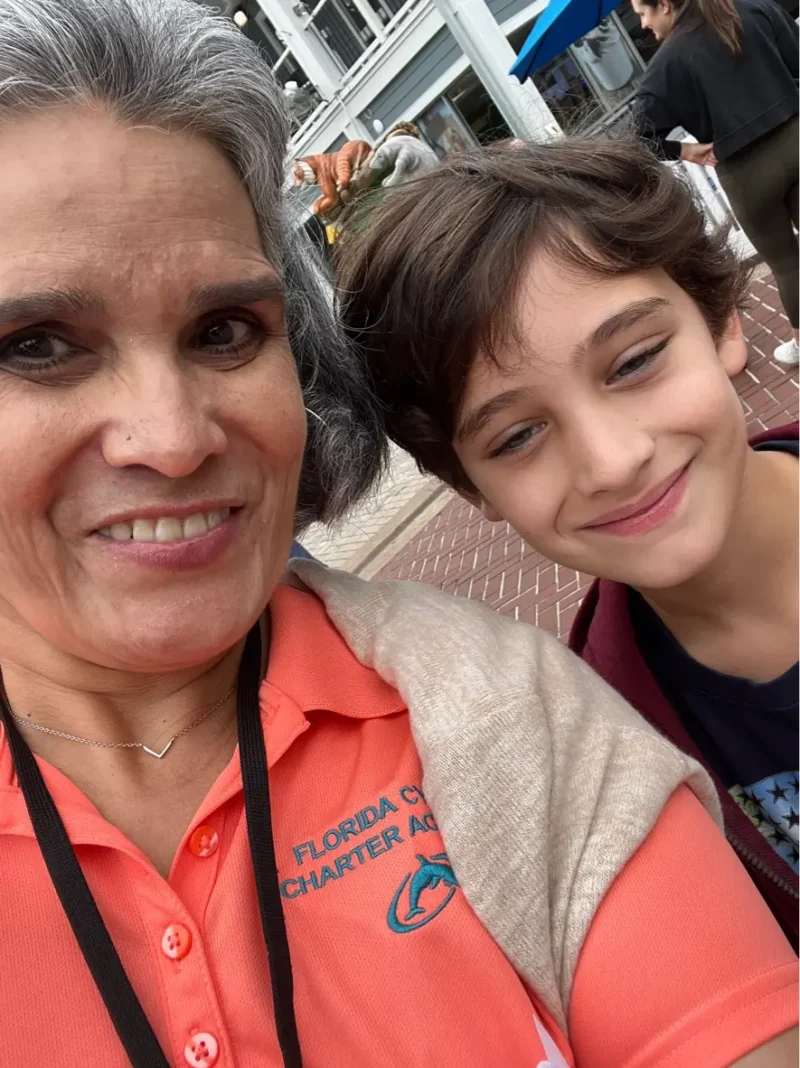 Profesor con alumno en el zoo1