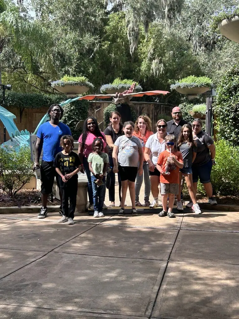 Profesores y alumnos en el zoo