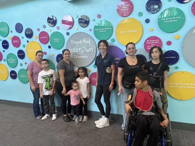 alumnos y profesores en el museo