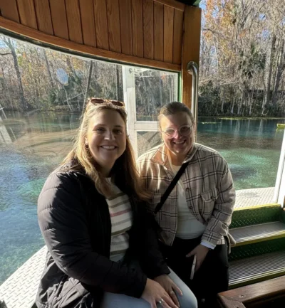 Profesores en un lago